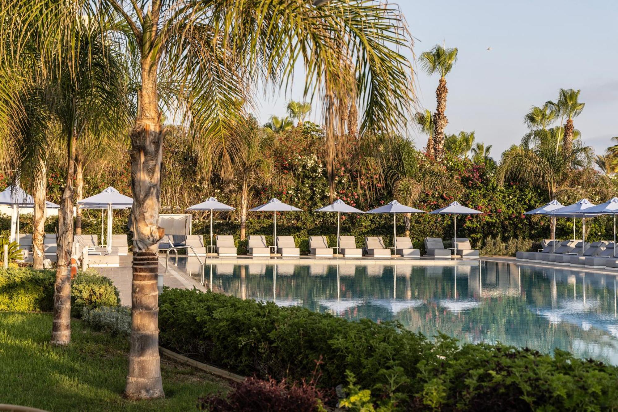 Ivi Mare - Designed For Adults By Louis Hotels Geroskipou Luaran gambar The pool at the Four Seasons Resort