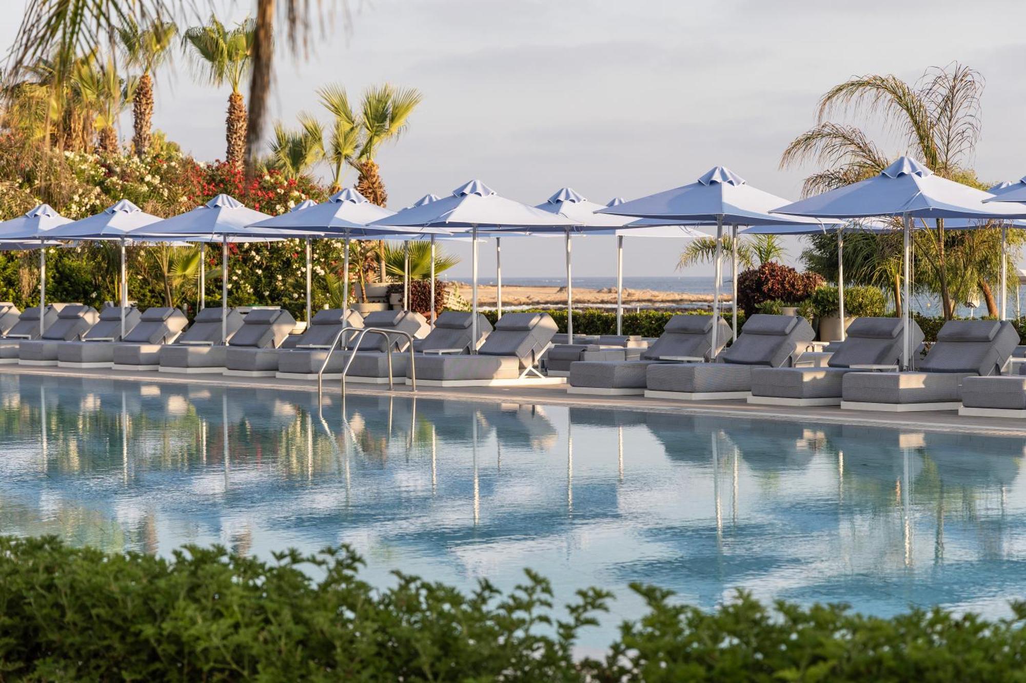 Ivi Mare - Designed For Adults By Louis Hotels Geroskipou Luaran gambar The pool at the Westin Resort, Costa Navarino