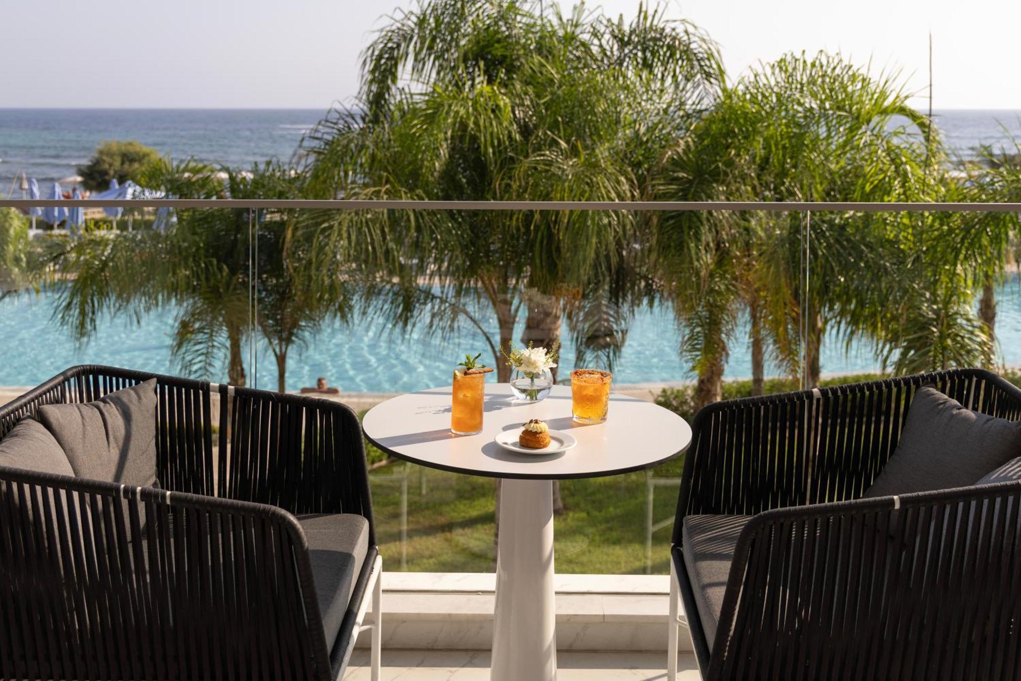 Ivi Mare - Designed For Adults By Louis Hotels Geroskipou Luaran gambar A balcony at the hotel